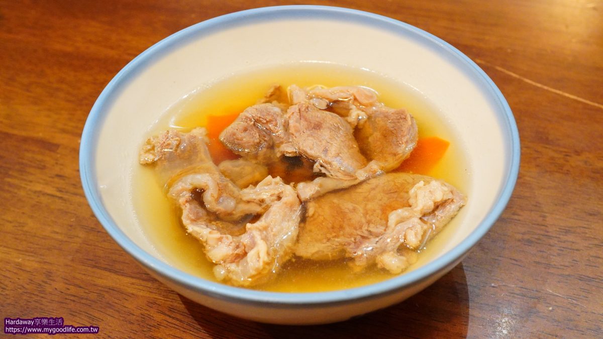 硬派主廚的軟嫩料理東門店手起刀落半筋半肉燉湯