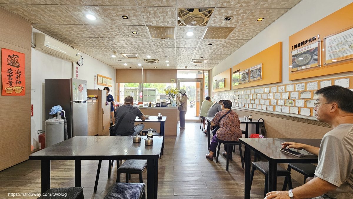 珍品鴨肉專賣店用餐區
