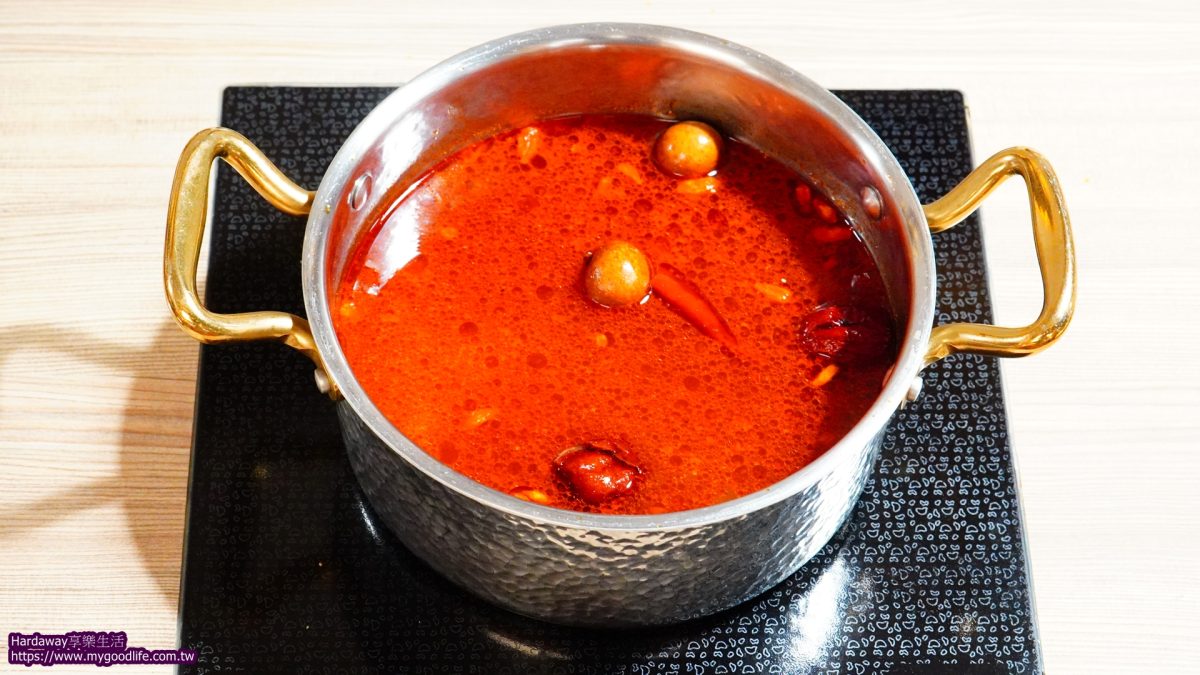 灰鴿鍋南屯店椒麻香辣湯底