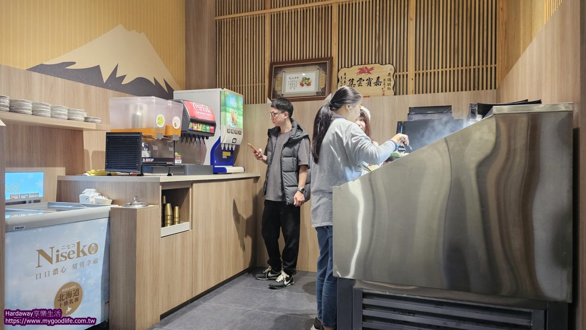 灰鴿鍋南屯店自助區