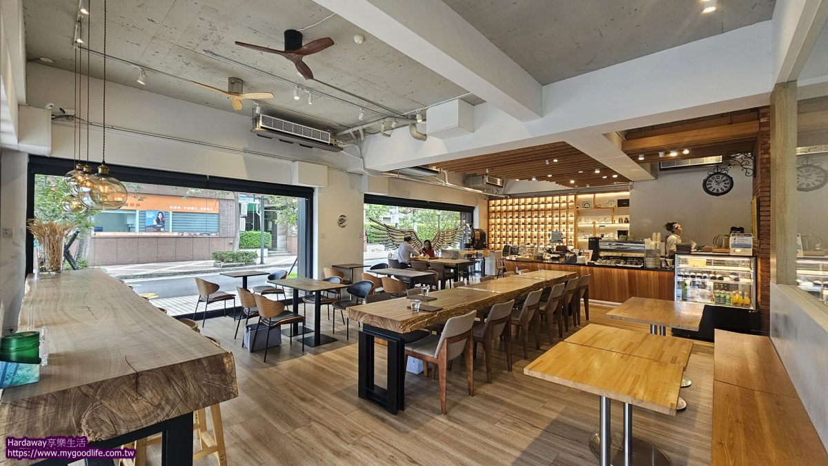 波赫士領地精品咖啡館明水店內用區